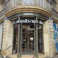 Enseigne texte en lettres boitiers altuglas chant noir et face blanc diffusant éclairage leds – 33 000 Bordeaux