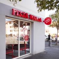 Pizza Maria enseigne lettres boitiers avec reliefs en altuglass rouge lumineux et une enseigne drapeau lumineuse - 40100 DAX