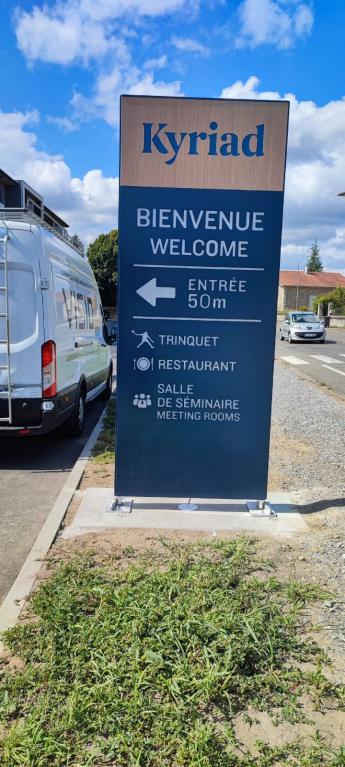 Kyriad - Trinquet ENEA - Totem Signalétique - 40990 Saint Paul les Dax