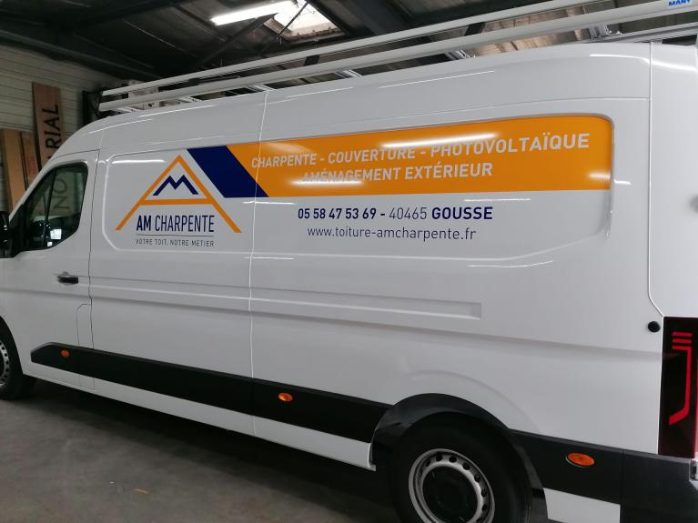 AM Charpente – décoration d’un véhicule par pose de vinyle découpés – 40 465 Gousse