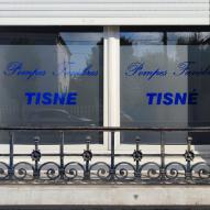 Pompes Funèbres Tisné pose de film dépoli et lettrages découpés – 40 000 Mont de Marsan